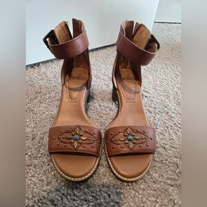 Zodiac sandals size 5